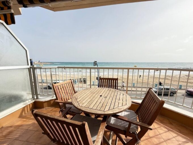 First line! with direct sea view 3-bedroom apartment with garage and storage room